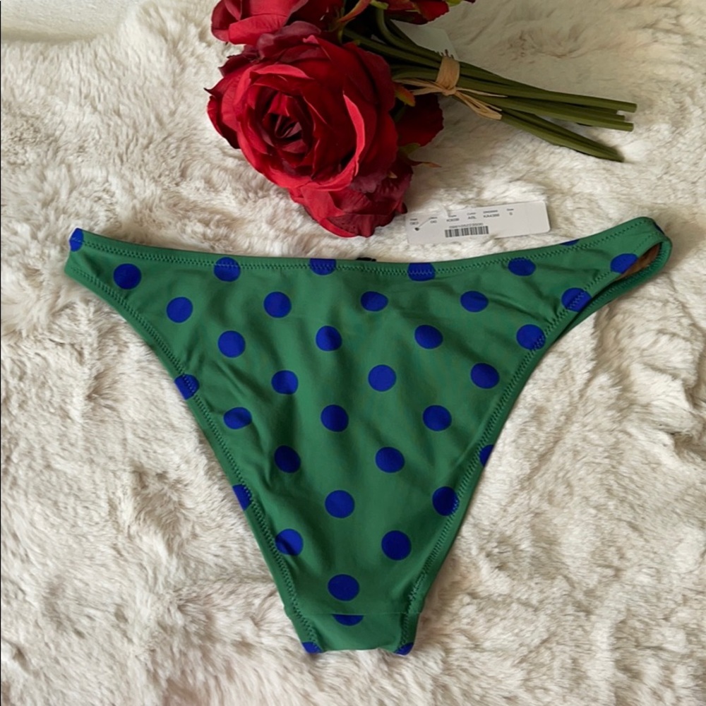 Bikini - Picture 2 of 5